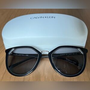 New Calvin Klein Black Sunglasses CK18531S with white case